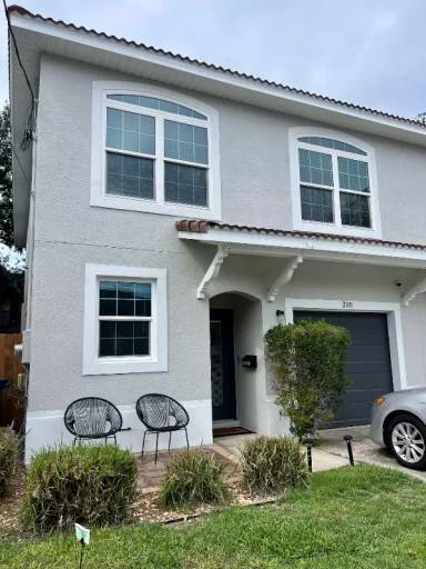 Main picture of 2103 W De Leon St