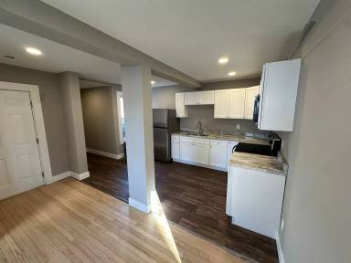 Main picture of 173 Center St