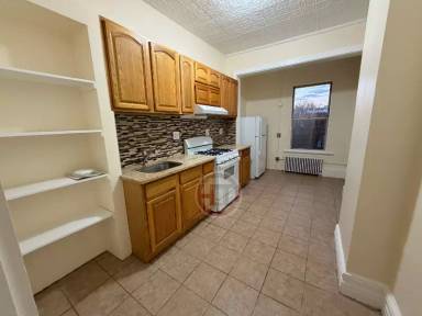 Main picture of 853 Van Nest Ave