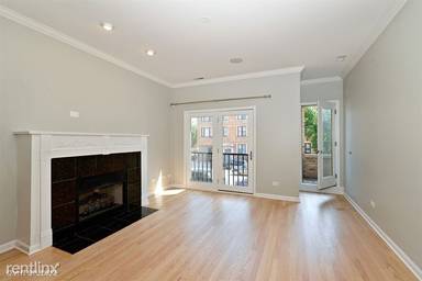 Main picture of 2738 W Augusta Blvd