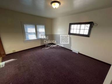 Main picture of 127 1/2 E 2nd Ave