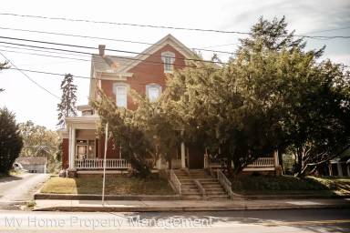 Main picture of 428 S Market St
