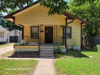 Main picture of 221 S Exposition St