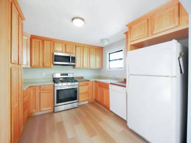 Main picture of 5712 8th Ave NE