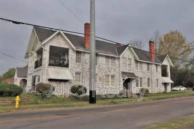 Main picture of 2243 Madison Ave