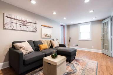 Main picture of 1000 E Caldwell St
