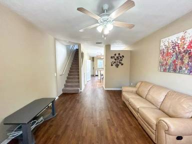 Main picture of 3950 SW 20th Ave