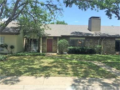 Main picture of 2025 Heatherbrook Dr