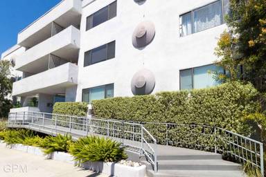 Main picture of 1930 N Vermont Ave