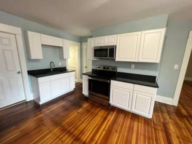 Main picture of 990 Chicopee St
