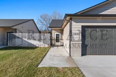 Main picture of 3225 N Cedar Downs St