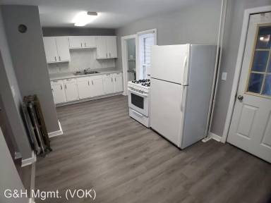 Main picture of 245 E Rice St