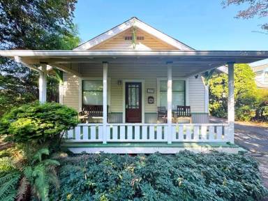Main picture of 346 N Grand St