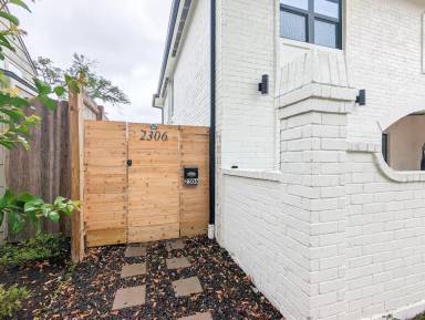Main picture of 2306 Addison Rd