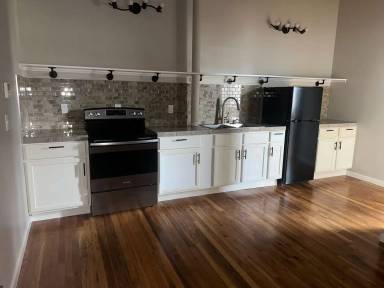 Main picture of 114 E Broadway Ave