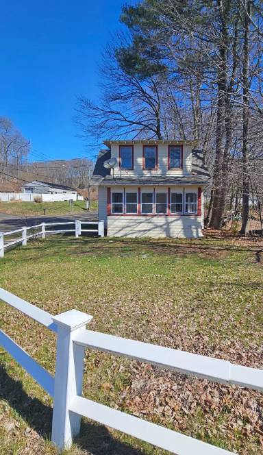 Main picture of 235 Foxon Rd