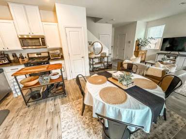 Main picture of 609 Selene Moon St