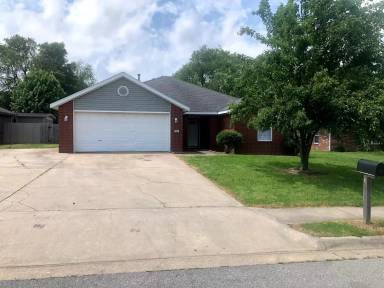 Main picture of 1900 Candy Apple St