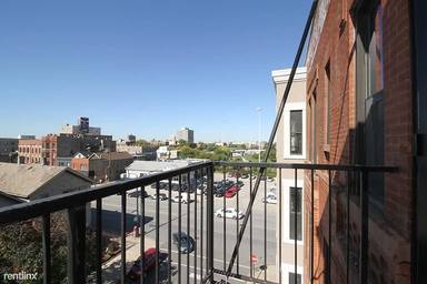 Main picture of 1057 W Grand Ave