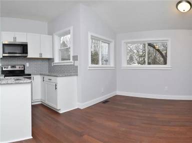 Main picture of 317 W 40th St