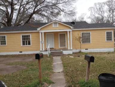 Main picture of 320 Heloise St