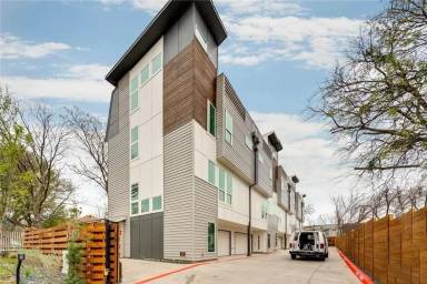 Main picture of 4690 Monarch St