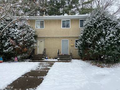 Main picture of 1351 Etna St