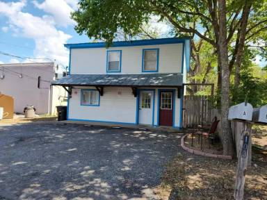 Main picture of 103 S Columbus St