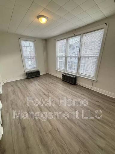 Main picture of 825 Church St