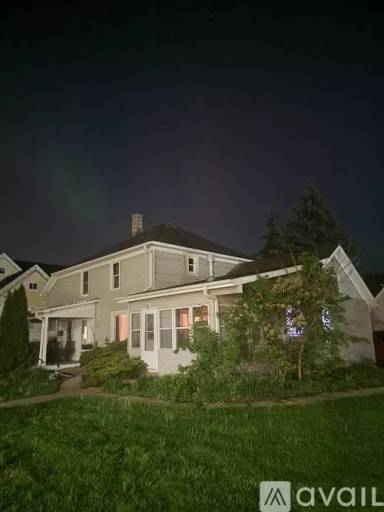 Main picture of 113 W Monroe St