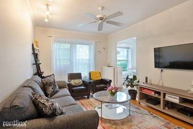 Main picture of 1020 W Barry Ave