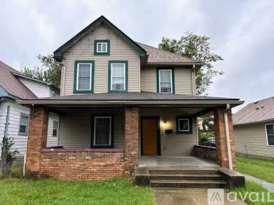 Main picture of 2435 N Kenwood Ave