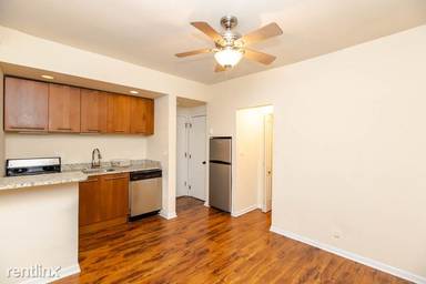 Main picture of 1430 N Dearborn St