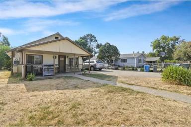 Main picture of 5104 Chestnut Rd