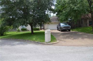 Main picture of 2003 Sandalwood Ln