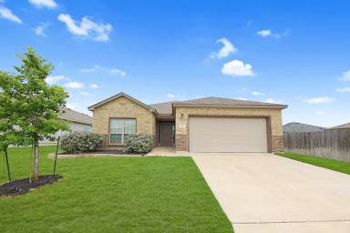 Main picture of 1117 Lakeway Crossing Dr