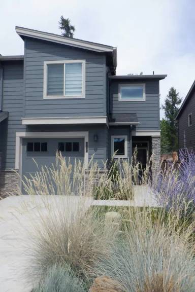 Main picture of 716 NE Vail Ln