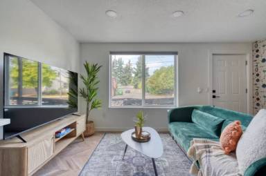 Main picture of 5222 SE Holgate Blvd