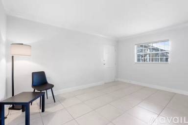 Main picture of 3215 W Swann Ave