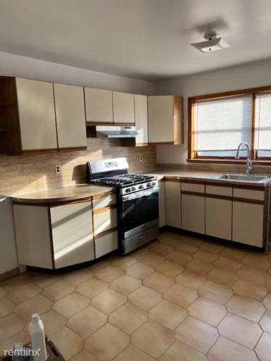 Main picture of 152 Bay 25th St