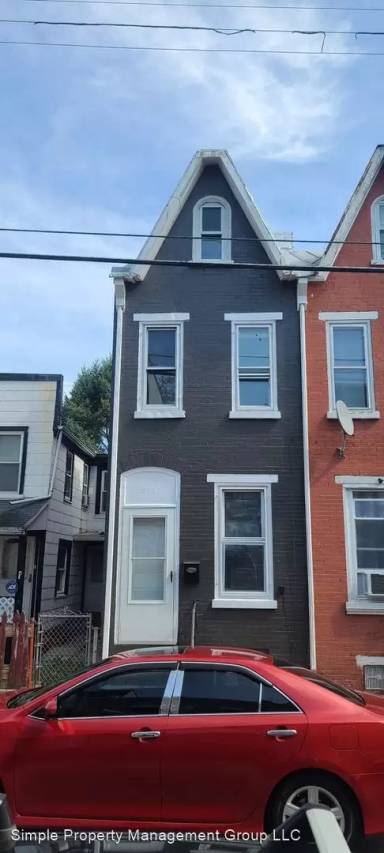 Main picture of 841 Church St