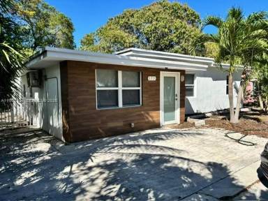 Main picture of 175 NW 121st St