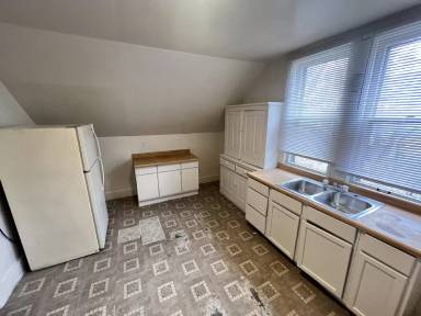 Main picture of 823 E Walnut St