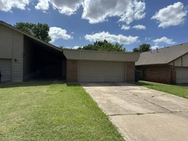 Main picture of 8915 N Rockwell Dr