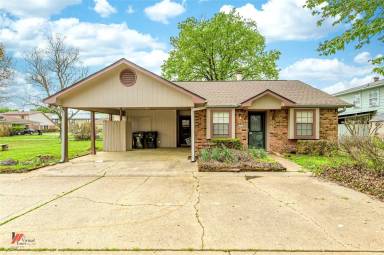 Main picture of 301 Orleans St