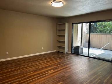 Main picture of 40 Arbor Ct