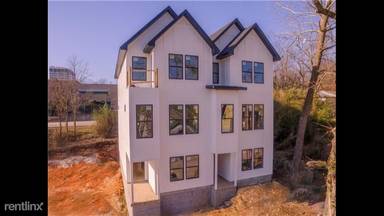 Main picture of 121 N Washington Ave