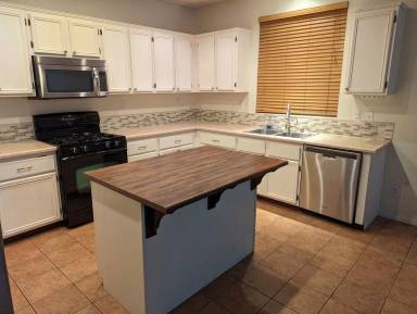 Main picture of 998 Skyview Ave