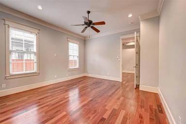 Main picture of 910 Nicholson St