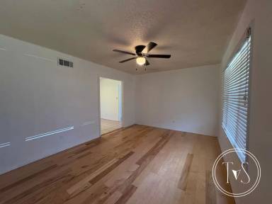 Main picture of 14 Palm Dr